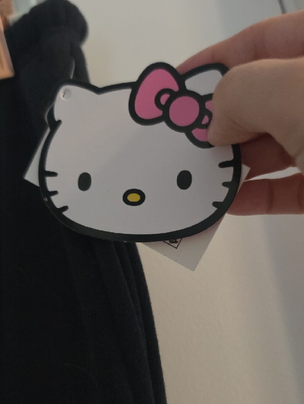 BRAND NEW WITH TAGS Hello Kitty White Face Tag with Pink Bow - Picture 2 of 8